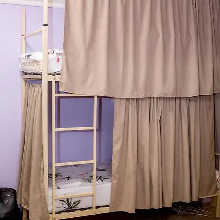 Лапки Hostel