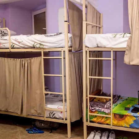 Лапки Hostel *